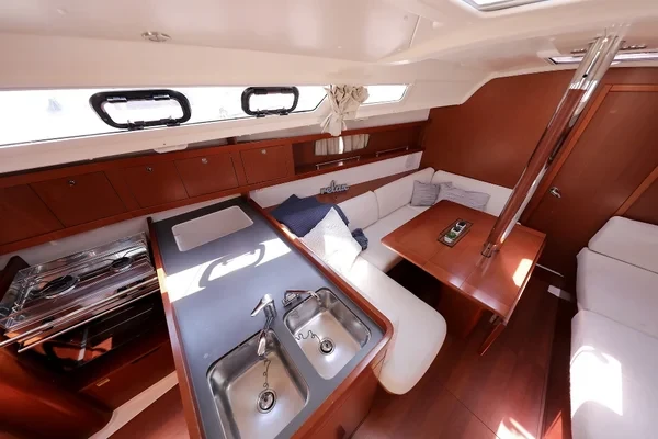 Oceanis 34 - Boatscribe.com