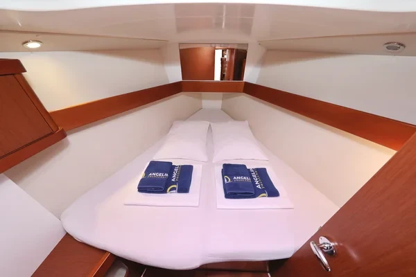 Oceanis 34 - Boatscribe.com