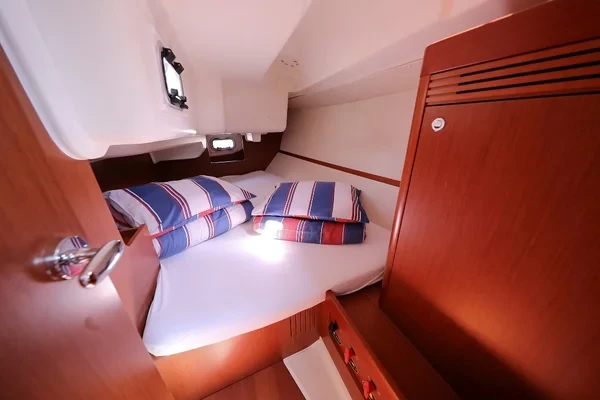 Oceanis 34 - Boatscribe.com
