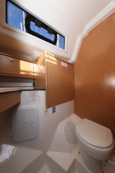 Bavaria 34 Cruiser - Boatscribe.com