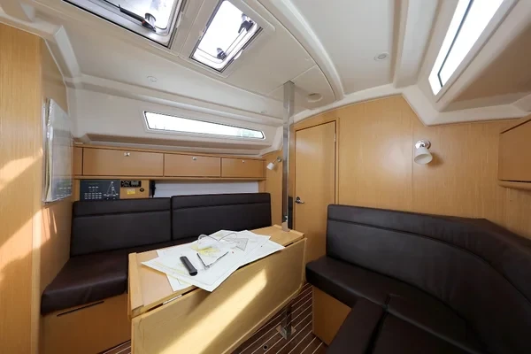 Bavaria 34 Cruiser - Boatscribe.com