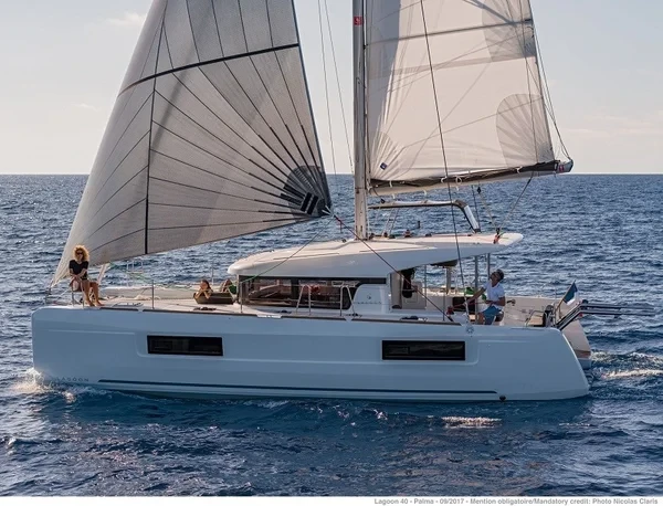 Lagoon 40 - Boatscribe.com