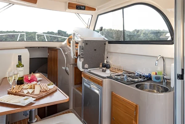 Leidi 800 - Boatscribe.com