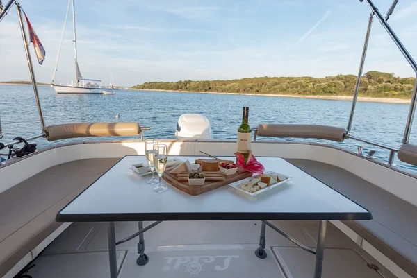 Leidi 800 - Boatscribe.com