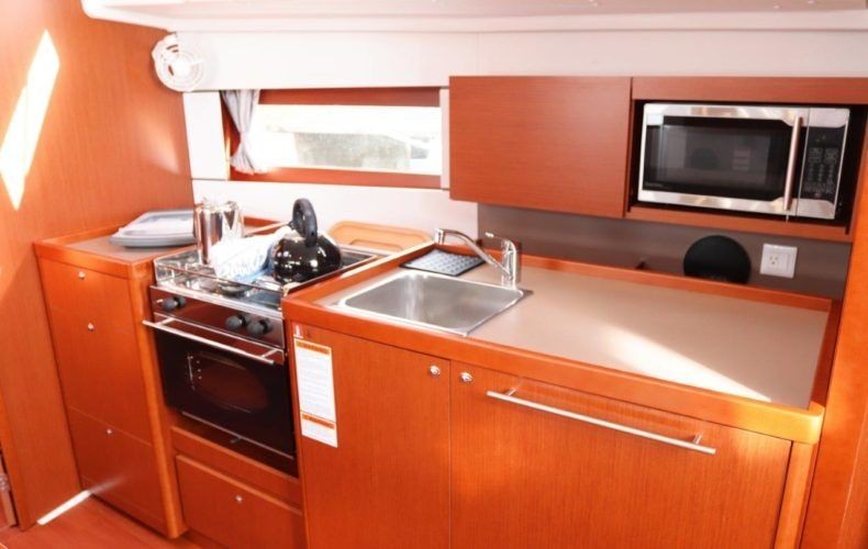 Oceanis 38.1 - Boatscribe.com