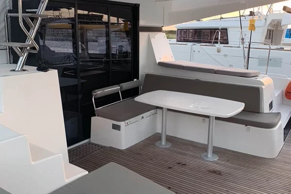 Lagoon 42 - Boatscribe.com