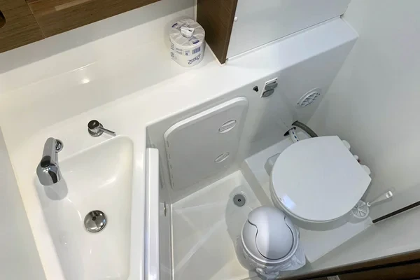 Lagoon 42 - Boatscribe.com