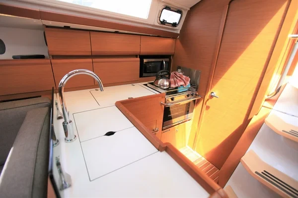 Sun Odyssey 419 - Boatscribe.com