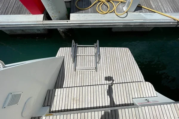 Lagoon 42 - Boatscribe.com