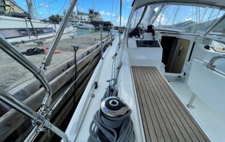 Oceanis 30.1 - Boatscribe.com