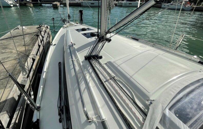 Oceanis 30.1 - Boatscribe.com