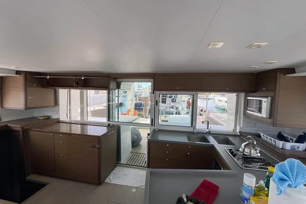 Lagoon 450 F - Boatscribe.com