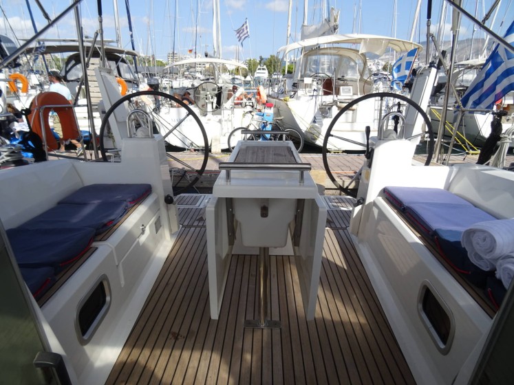 Oceanis 38 - Boatscribe.com