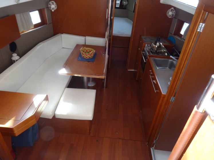 Oceanis 38 - Boatscribe.com