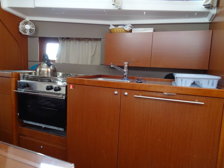 Oceanis 38 - Boatscribe.com