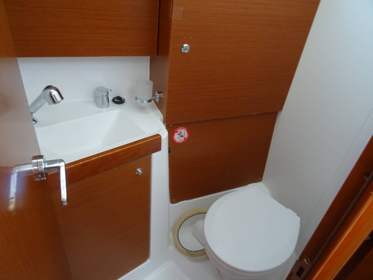 Oceanis 38 - Boatscribe.com