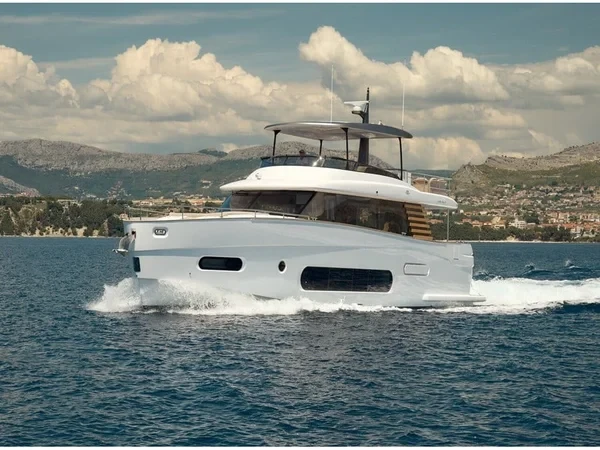 Azimut Magellano 66 - Boatscribe.com