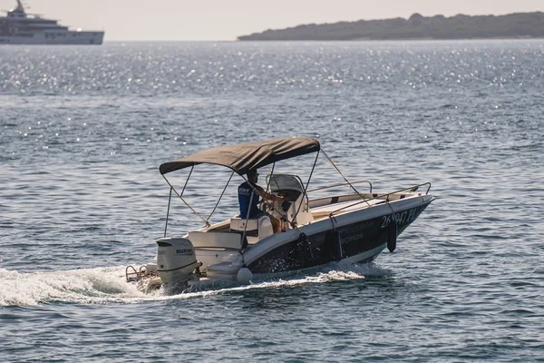 Orizzonti Andromeda - Boatscribe.com