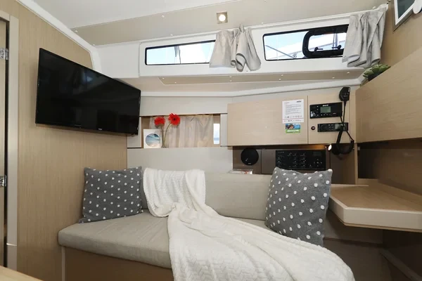 Oceanis 38.1 - Boatscribe.com