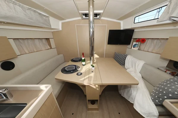 Oceanis 38.1 - Boatscribe.com