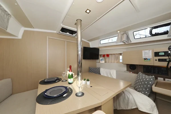 Oceanis 38.1 - Boatscribe.com