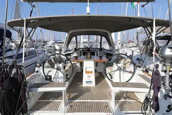 Oceanis 38.1 - Boatscribe.com