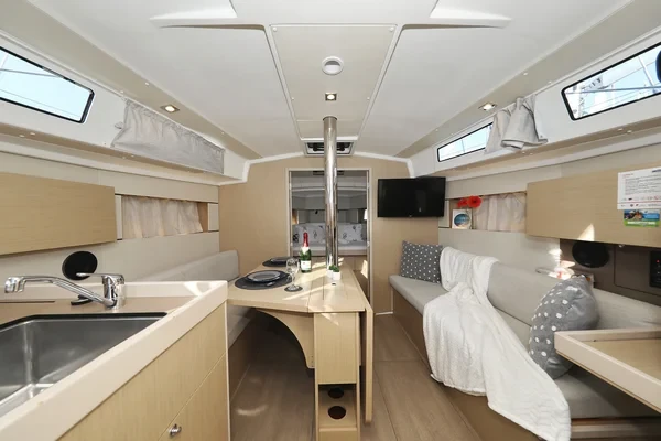 Oceanis 38.1 - Boatscribe.com