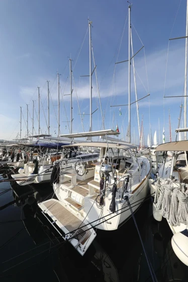 Oceanis 38.1 - Boatscribe.com