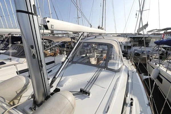 Oceanis 38.1 - Boatscribe.com