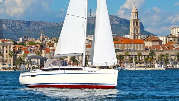 Bavaria 34 Cruiser - Boatscribe.com