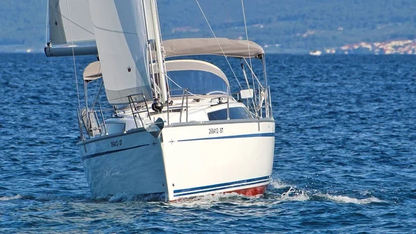 Bavaria 34 Cruiser - Boatscribe.com