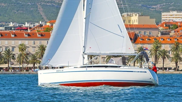 Bavaria 34 Cruiser - Boatscribe.com