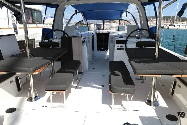 Sun Loft 47 - Boatscribe.com