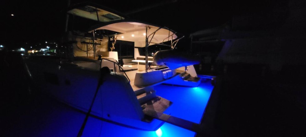 Lagoon 42 - Boatscribe.com
