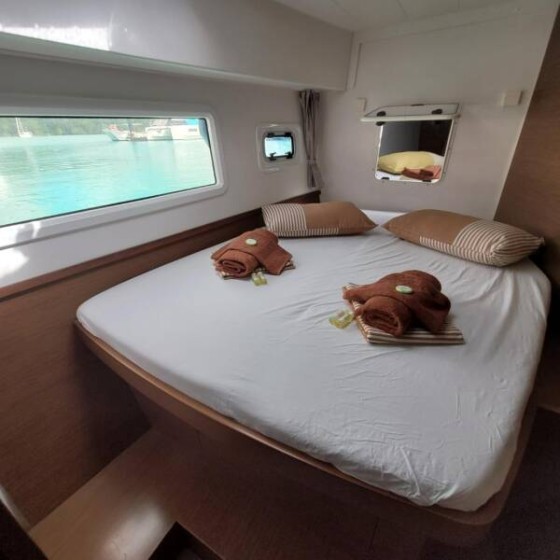 Lagoon 42 - Boatscribe.com