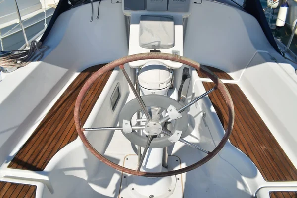 Oceanis 323 Clipper - Boatscribe.com
