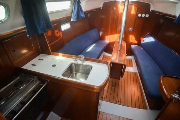 Oceanis 323 Clipper - Boatscribe.com