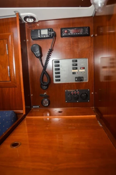 Oceanis 323 Clipper - Boatscribe.com