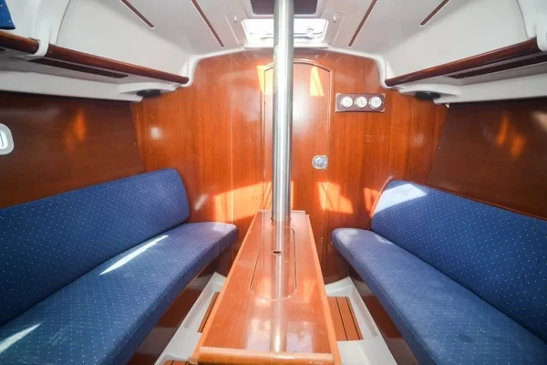 Oceanis 323 Clipper - Boatscribe.com