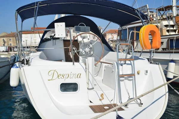 Oceanis 323 Clipper - Boatscribe.com