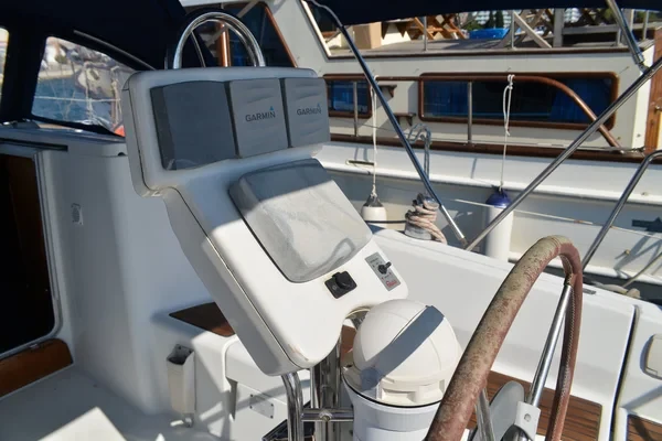 Oceanis 323 Clipper - Boatscribe.com
