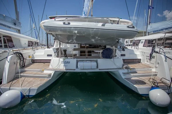 Lagoon 42 - Boatscribe.com