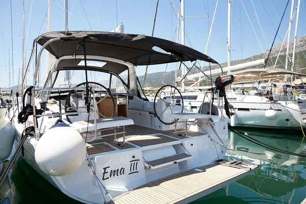Oceanis 41.1 - Boatscribe.com