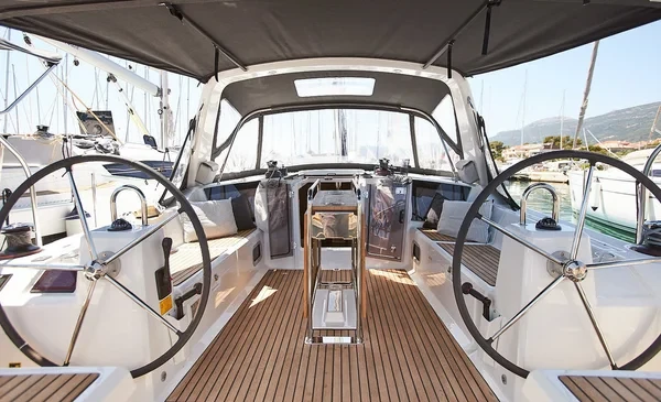 Oceanis 41.1 - Boatscribe.com