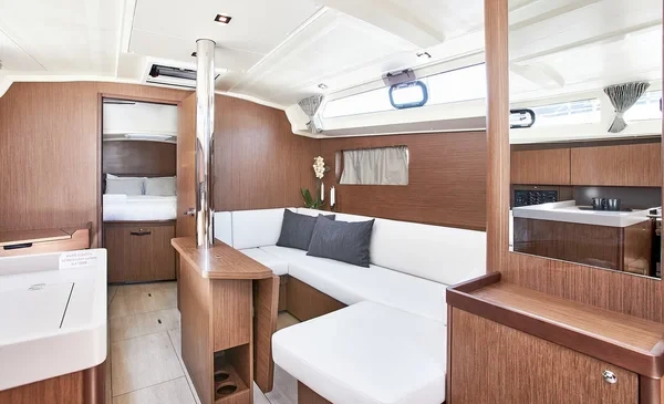 Oceanis 41.1 - Boatscribe.com