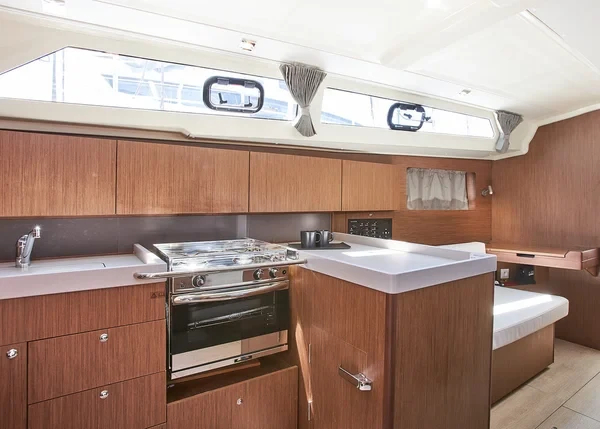 Oceanis 41.1 - Boatscribe.com