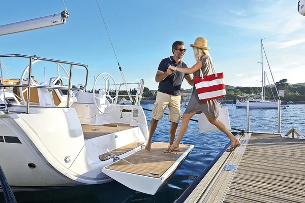 Bavaria 37 Cruiser - Boatscribe.com