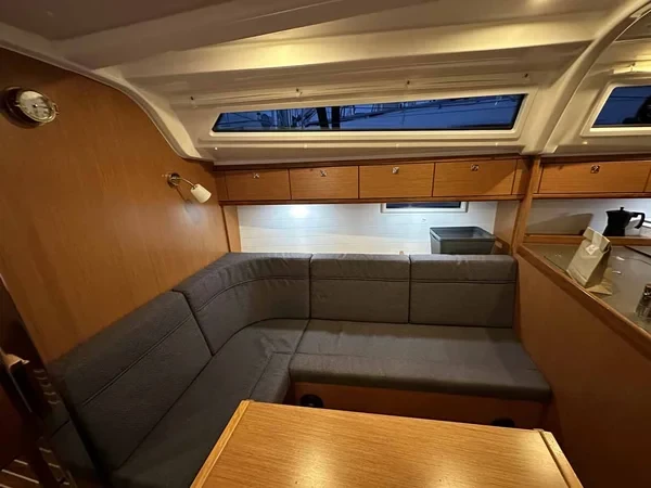 Bavaria 37 Cruiser - Boatscribe.com