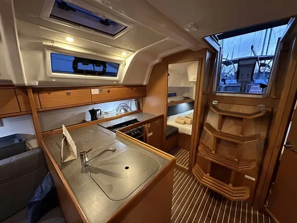Bavaria 37 Cruiser - Boatscribe.com