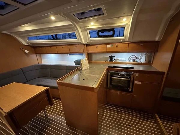 Bavaria 37 Cruiser - Boatscribe.com